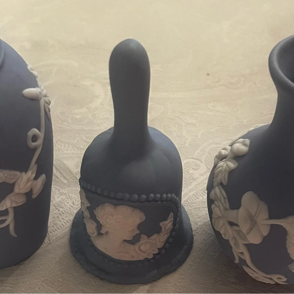 Blue and White Vase and Bell Set - Picture 3 of 5